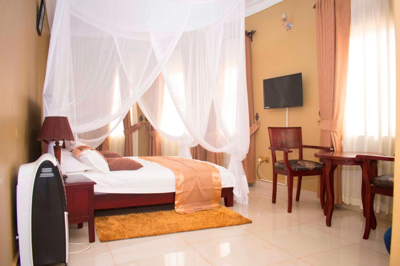 Sapphire Hotel Entebbe Kigo Kajansi 외부 사진