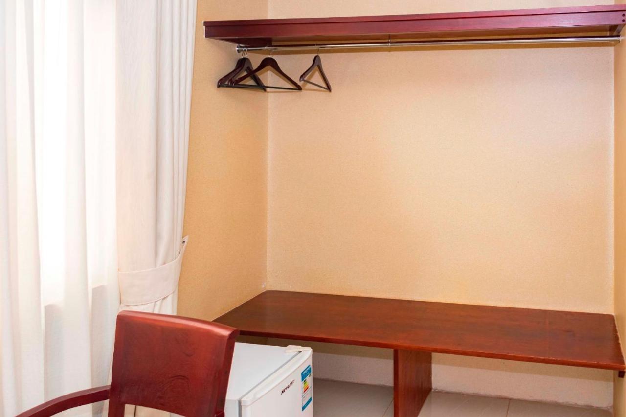 Sapphire Hotel Entebbe Kigo Kajansi 외부 사진